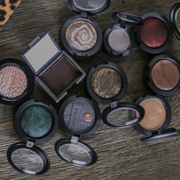 MAC Shadow Bundle of 11!🌸 - Picture 7 of 7